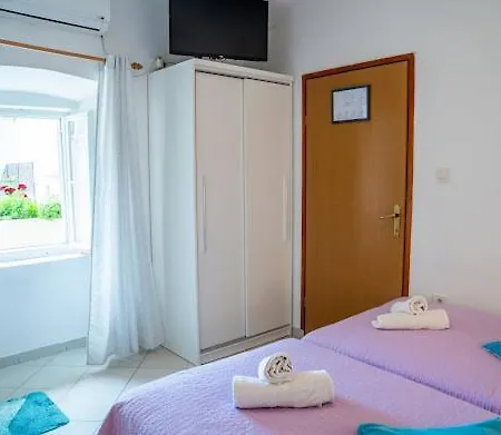 Mare-soba Sa Terasom *