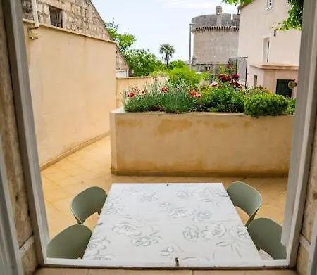 Mare-soba Sa Terasom * 杜布罗夫尼克