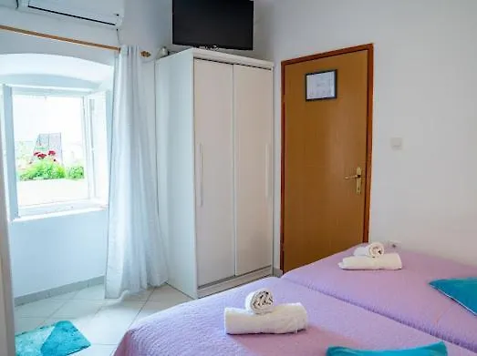 Mare-soba Sa Terasom *